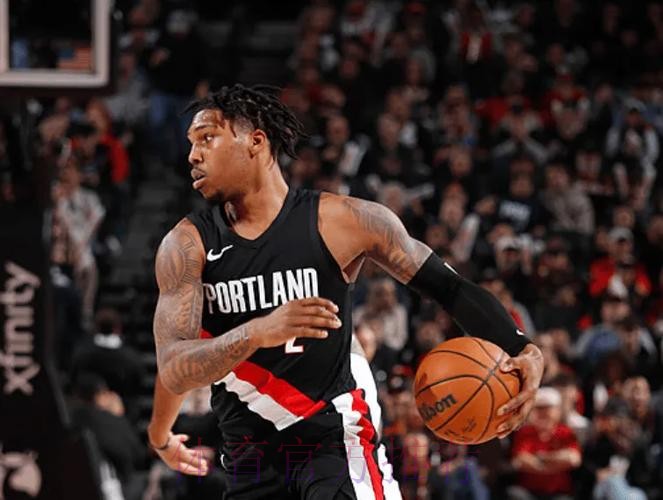 凯莱布-乐福全场18中8,三分12中5得到21分4篮板4助攻1抢断 凯莱布-乐福全场18中8,三分12中5得到21分4篮板4助攻1抢断